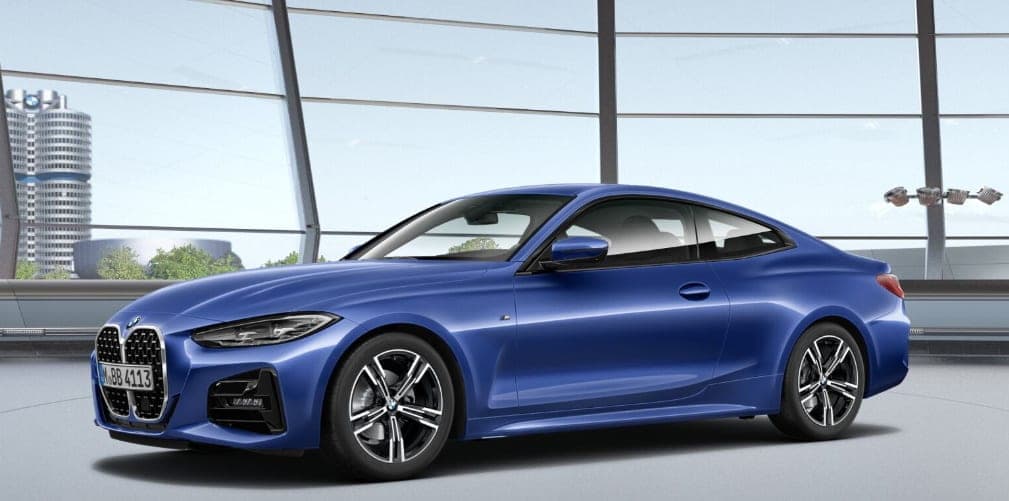 BMW Série 4 Coupé bleu vu de trois quarts