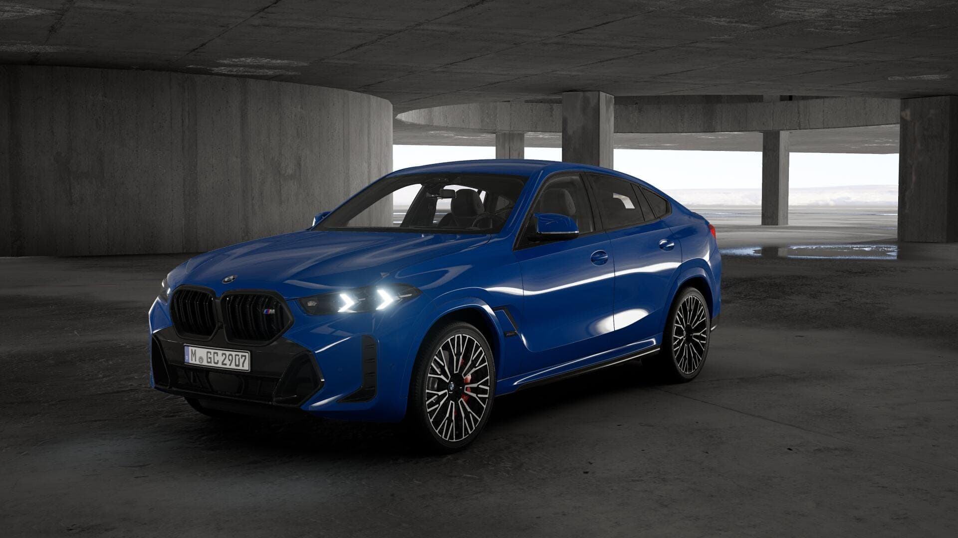 BMW X6 bleu stationné dans un parking couvert